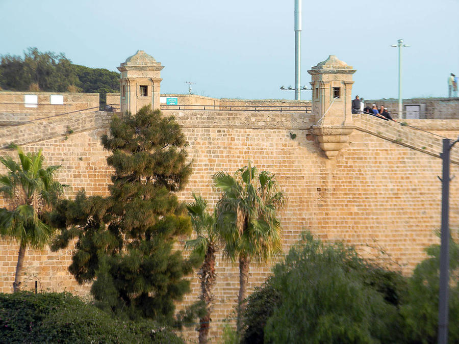 За внешней стеной Цитадели Акко, Израиль