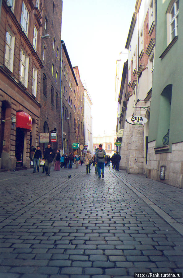Улица Сенна. Вдали — выход на Рынок и Сукеннице Краков, Польша