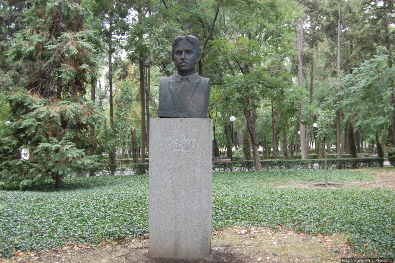 Памятник Владимиру Зографову / Monument To Vladimir Zografov
