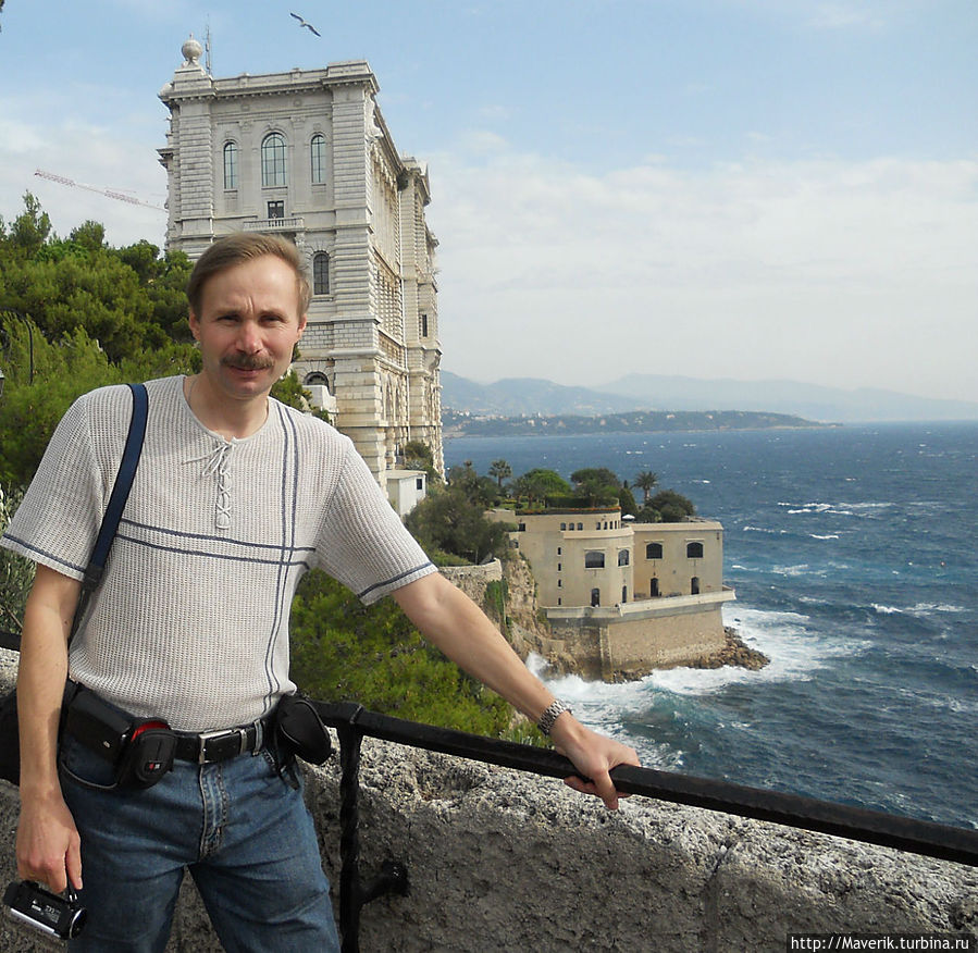 Монументальное здание Океанографического музея Монако, будто выточенное из скалы.

Аквариум в Монако не самый большой в мире океанариумов — зато один из старейших и самых красивых на свете.