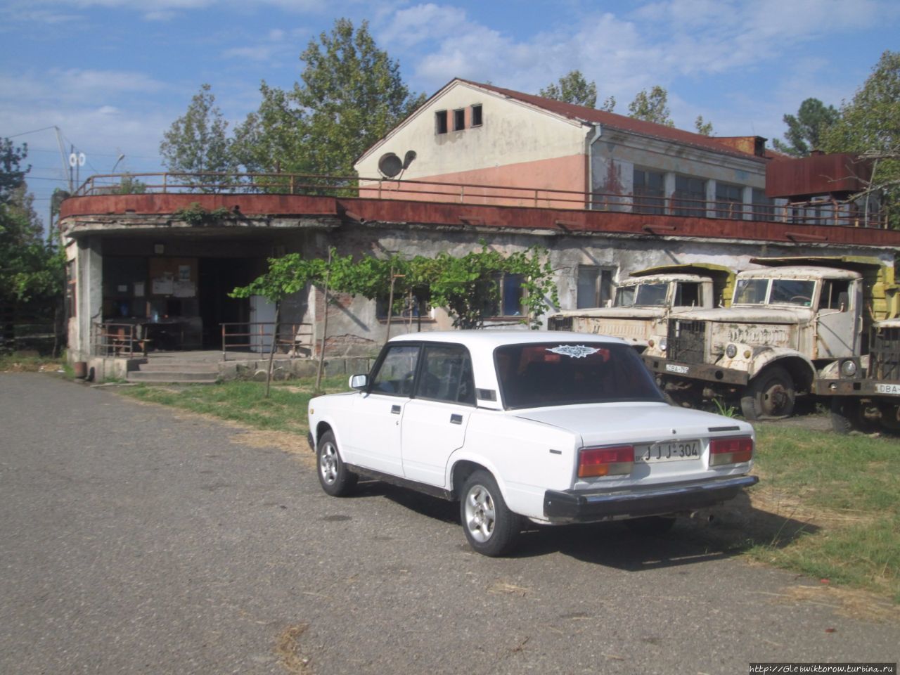 Прогулка по Кутаиси — среди грузовиков и по дворикам Кутаиси, Грузия