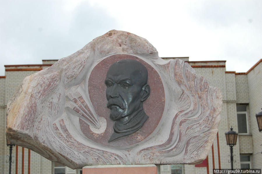 Памятник К.С. Петрову-Водкину Хвалынск, Россия