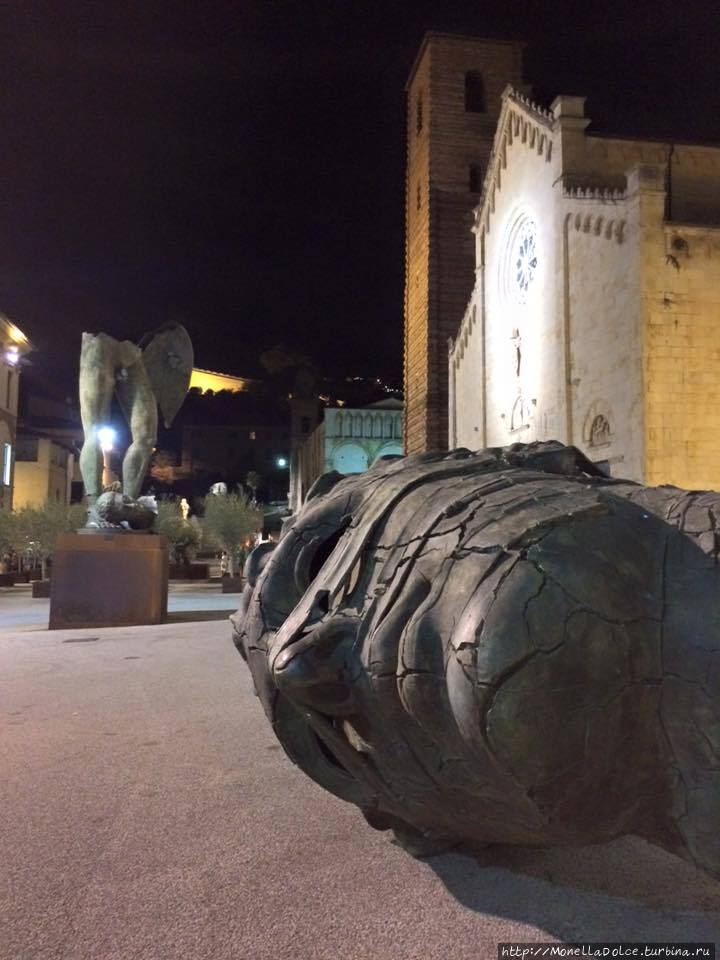 Пиэтрасанта — площадь Дуомо Пьетразанта, Италия