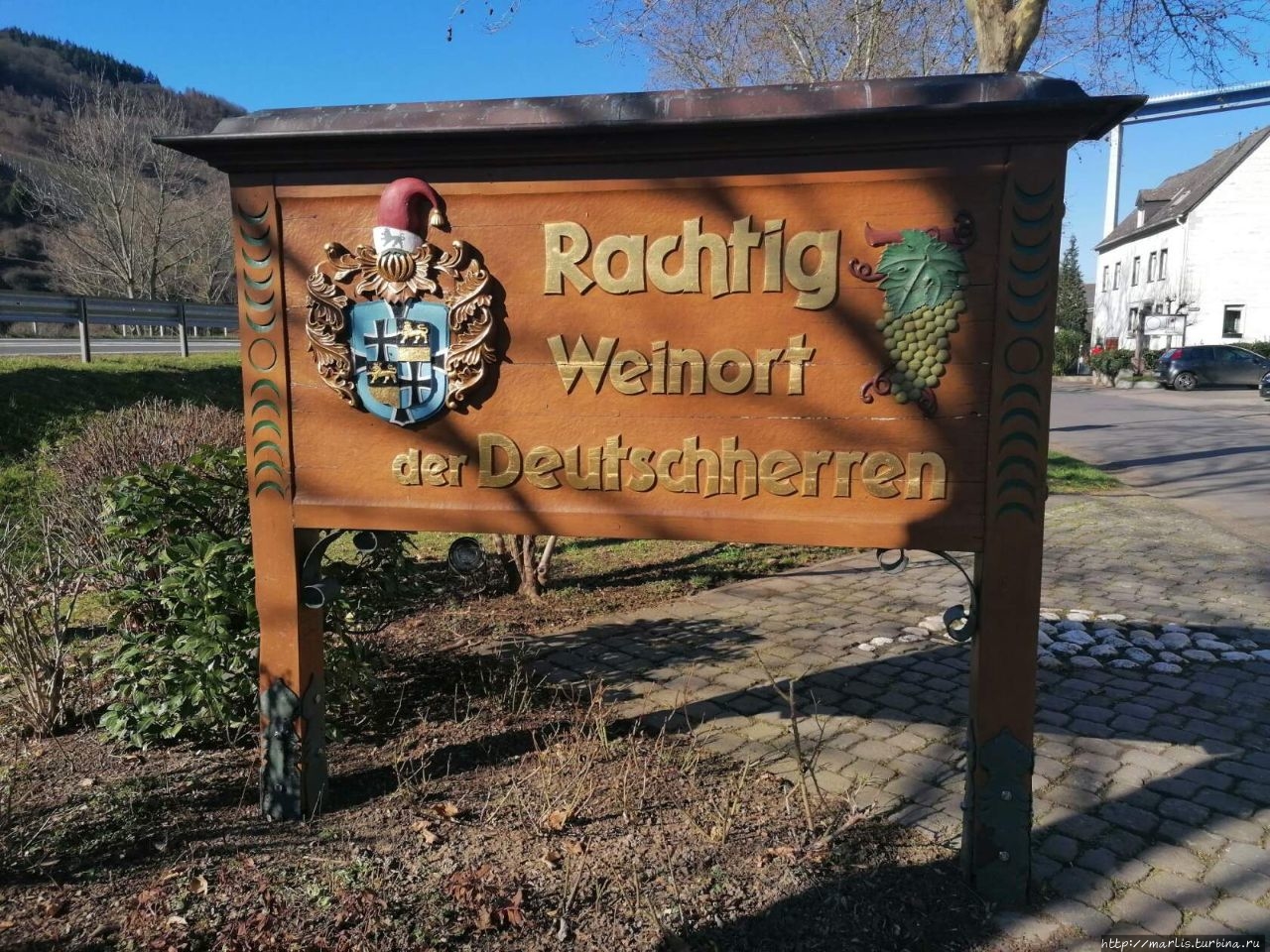 Надпись: Раxтиг- винодельня Немецкого ордена.