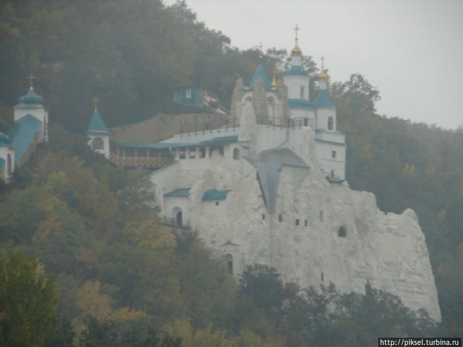 Утро 29,09,12. Вот он прекрасный белый лебедь в тумане  — Николаевская церковь Святогорск, Украина