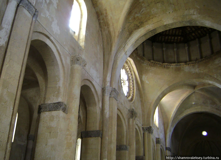 Тарквиния. Разрушенная красота церкви святой Марии Тарквиния, Италия