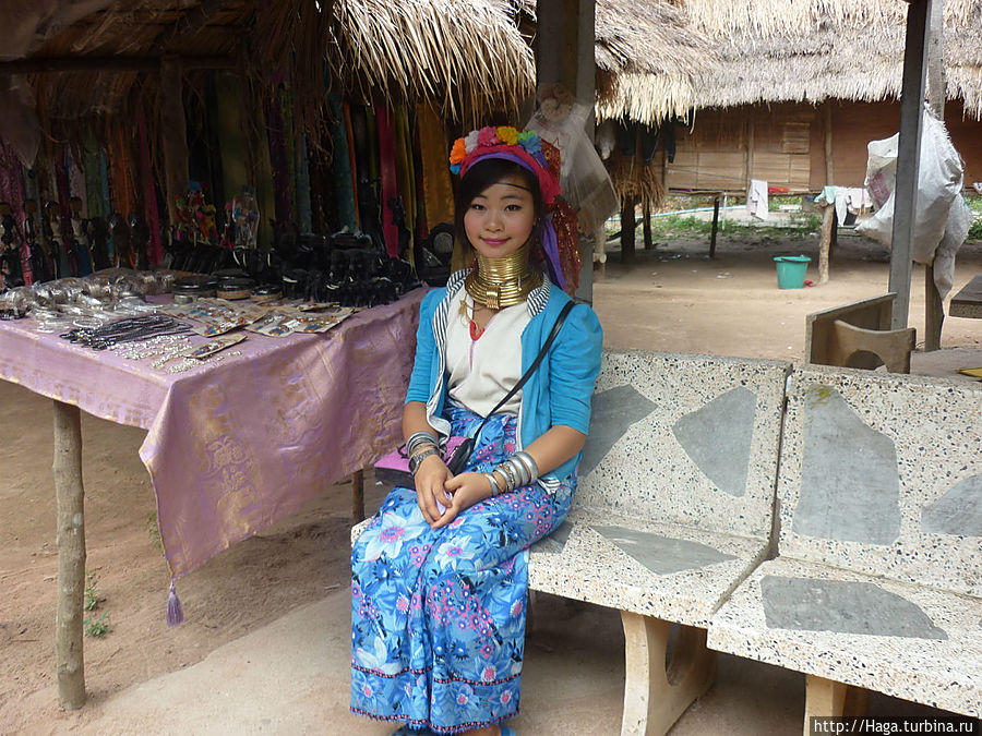 В деревне длинношеих женщин. Паттайя, Таиланд