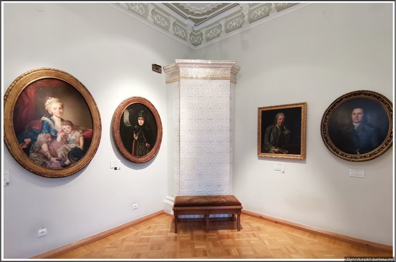 Крайняя слева: Неизвестны Крайняя слева: Неизвестны