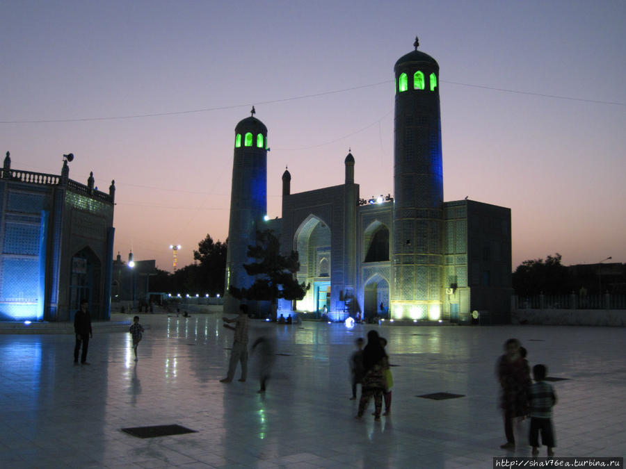 голубая мечеть в Мазаре Афганистан