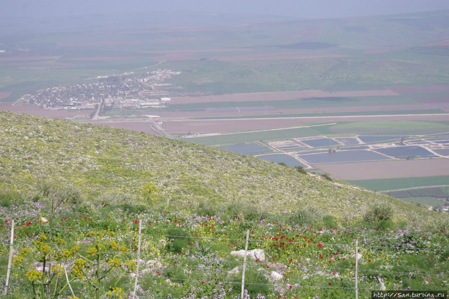 Внизу прекрасная панорама долины Изреэль Афула, Израиль