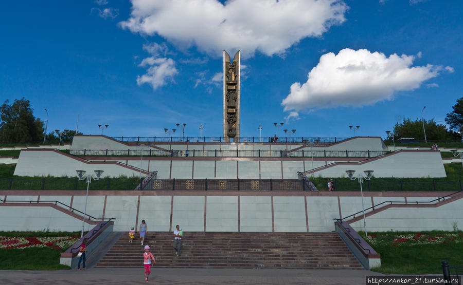 Клещ, корова и железный велосипедист побеждающий змея Ижевск, Россия