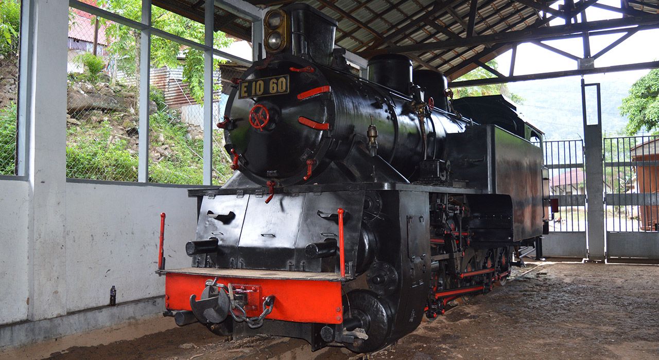 Железнодорожный музей Керета-Апи / Museum Stasiun Kereta Api (Ombilin Railway)