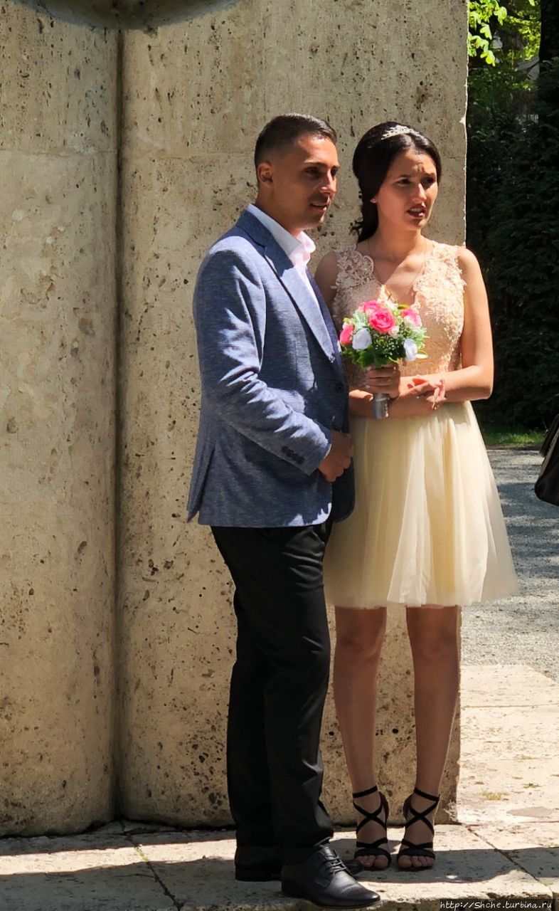 Люблю рассматривать чужих невест. У Врат Поцелуя в Тыргу-Жиу Тыргу-Жиу, Румыния