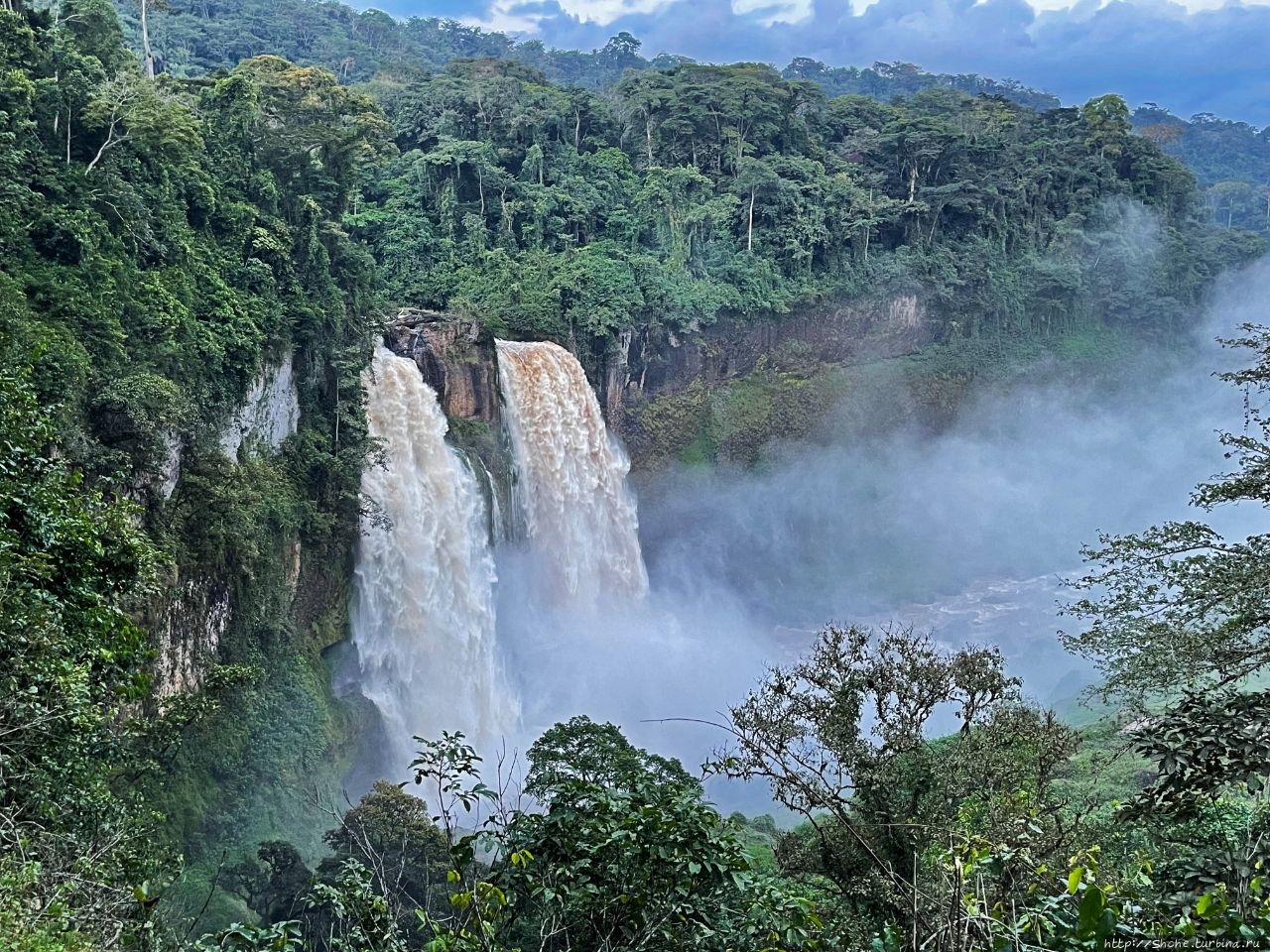 Водопад Эком Нкам Мбуэ, Камерун