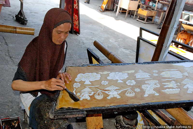Как на самом деле расписывают батик Ява, Индонезия