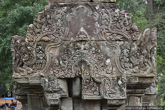Храм Та Кео. Резьба на фронтоне входной гопуры. Фото из интернета Ангкор (столица государства кхмеров), Камбоджа