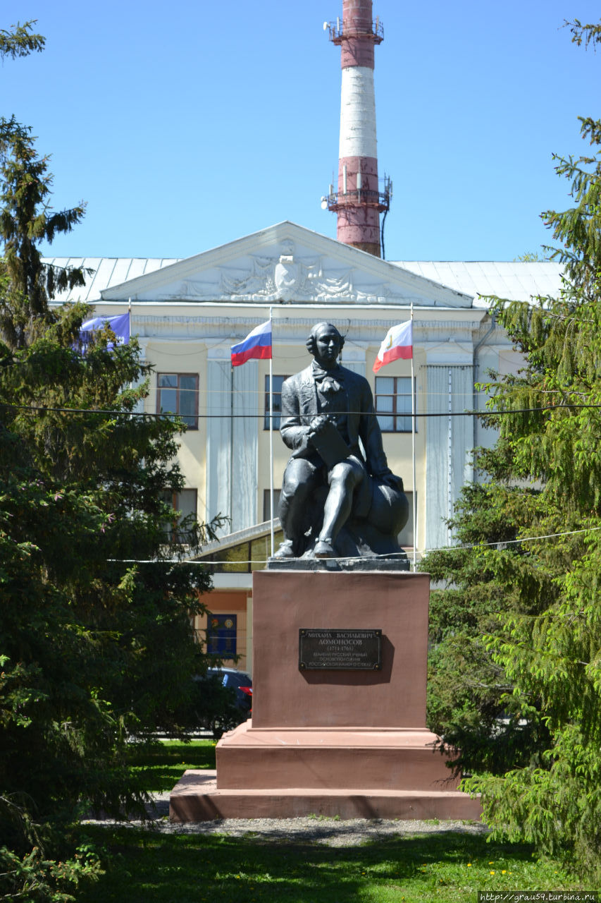 Памятник М.В.Ломоносову Саратов, Россия