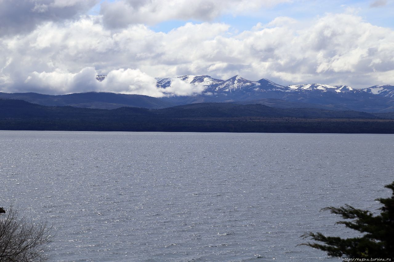 Озеро Науэль Уапи,переводится как озеро Ягуара Сан-Карлос-де-Барилоче, Аргентина