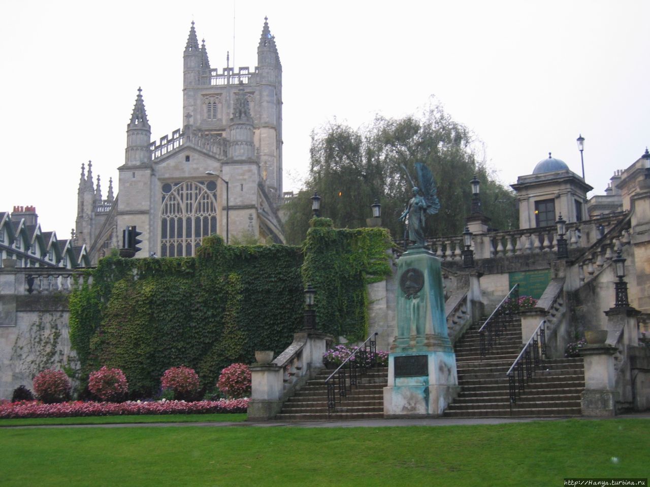 Парадные сады в Бате и памятник Миротворцу Бат, Великобритания