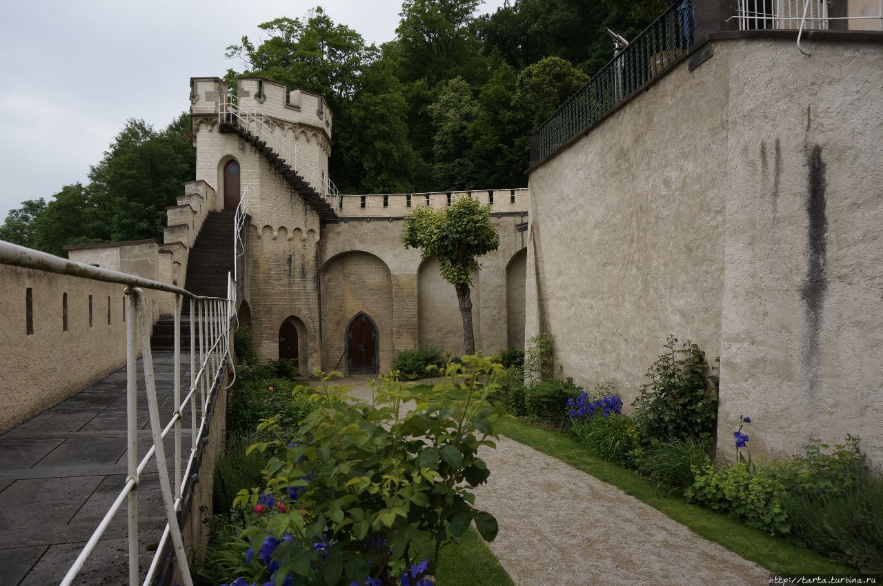 Гордый и романтичный замок Штольценфельс