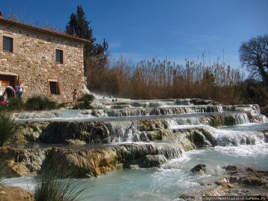Cascate del Mulino: бассейны и водопад термальной воды Сатурния, Италия