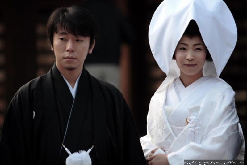 Фото из интернета. Жених и невеста в традиционных нарядах. Япония