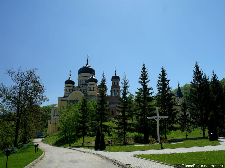 Две истории одного монастыря Бурсук, Молдова