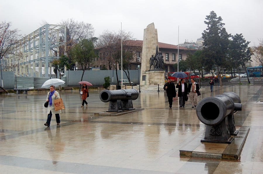 Памятник турецкому пирату и флотоводцу Хайр-ад-Дину Барбароссе (1475-1546) Стамбул, Турция