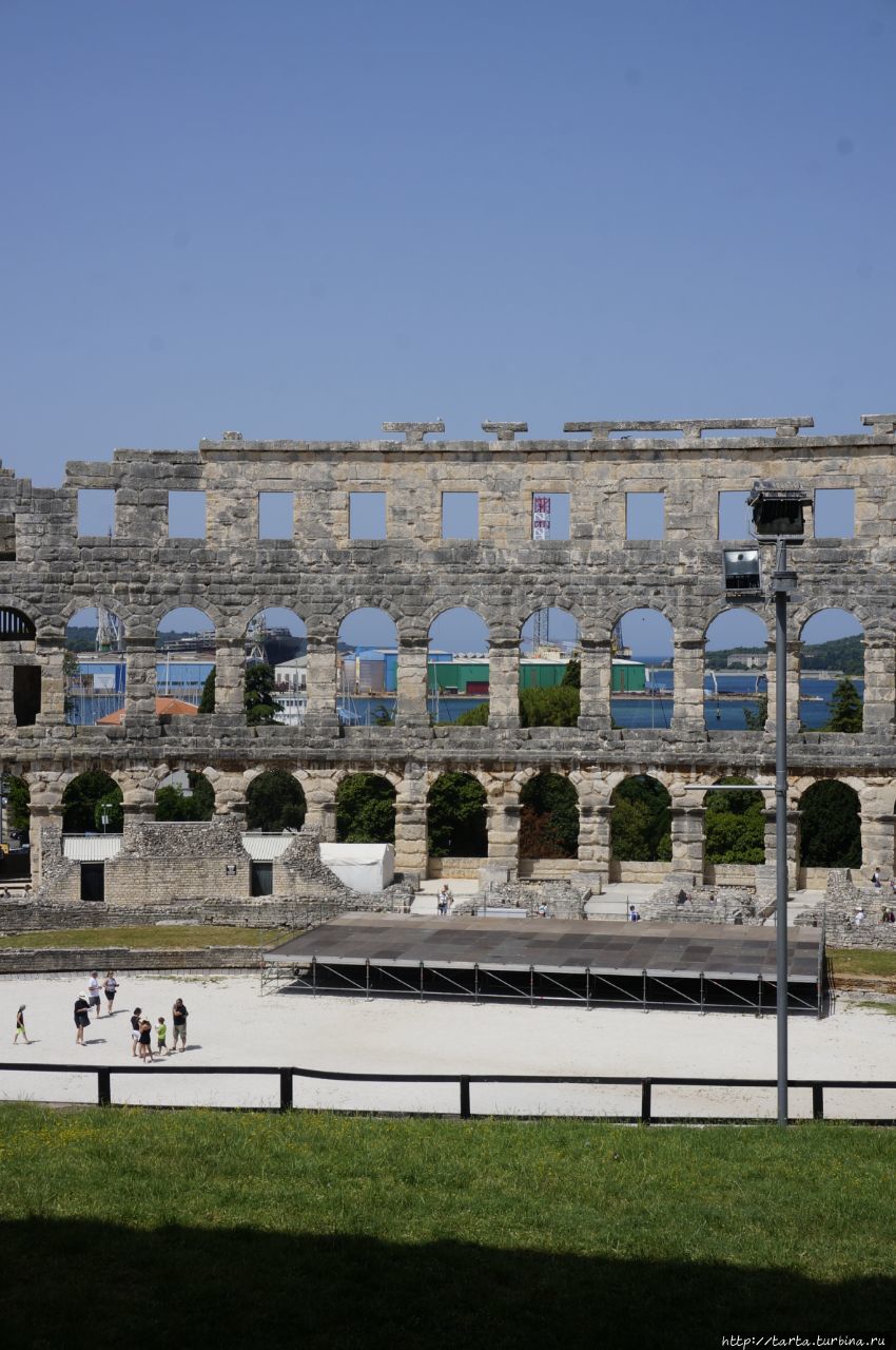 Пула 10 лет спустя Пула, Хорватия Пула 10 лет спустя Пула, Хорватия