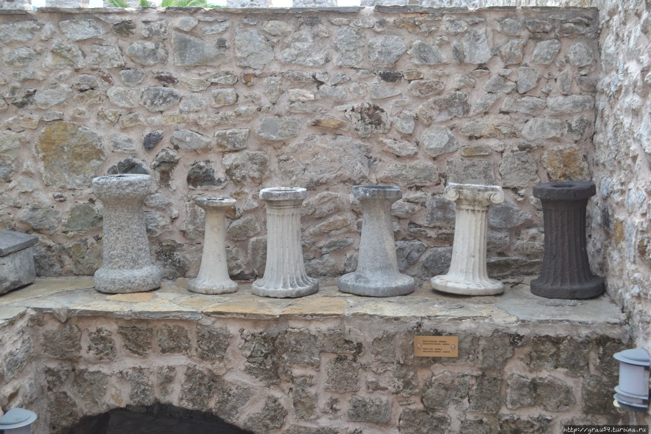 Экспонаты археологического музея Мармариса.Под небом голубым Мармарис, Турция