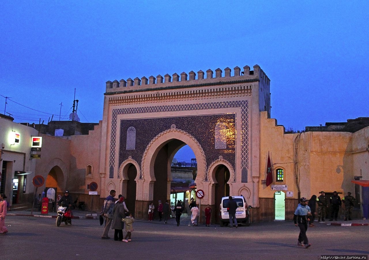 Голубые ворота Феса - современный символ старинной медины