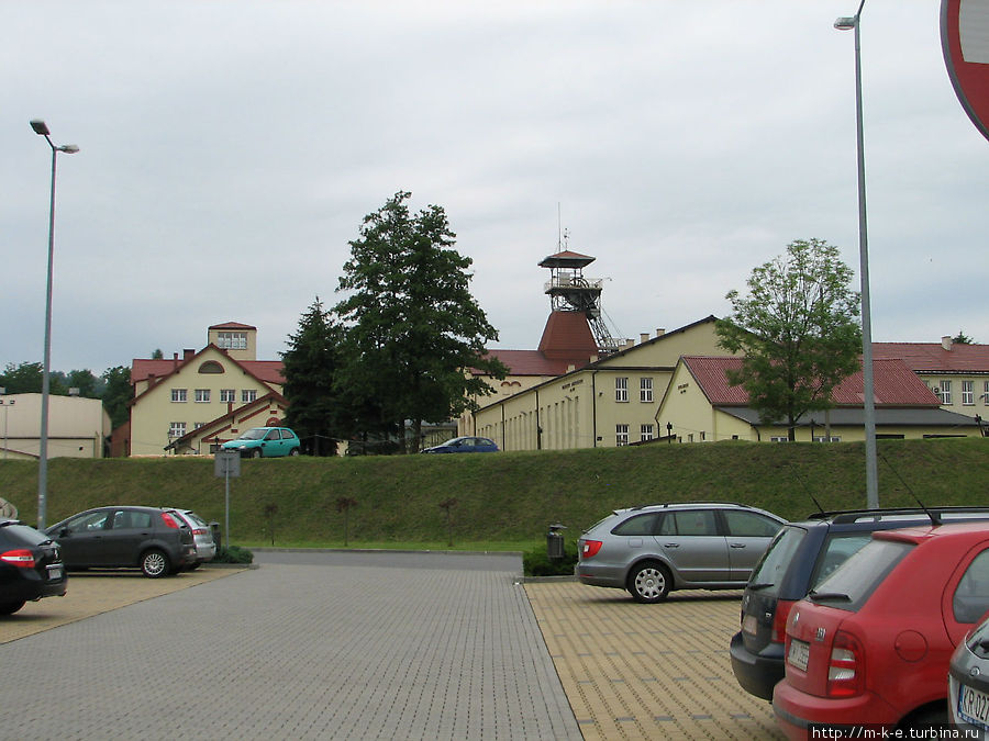 Парк перед шахтой Величка, Польша