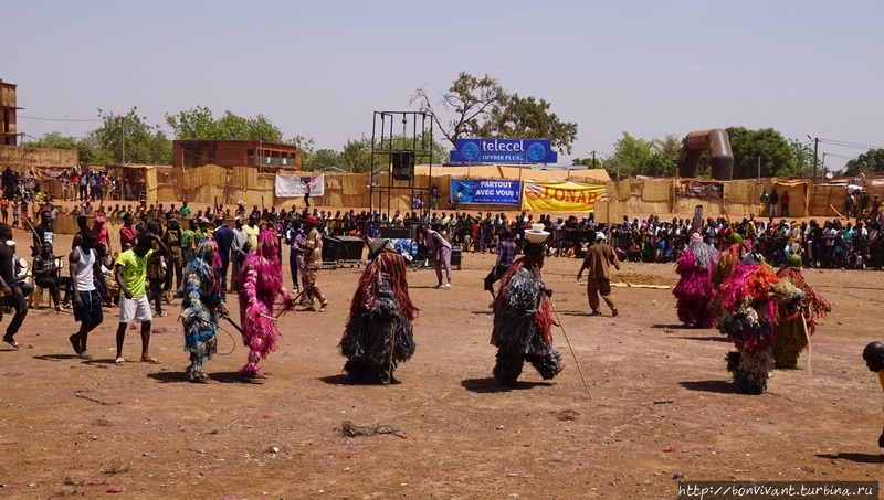 Прибытие на фестиваль Дедугу, Буркина-Фасо
