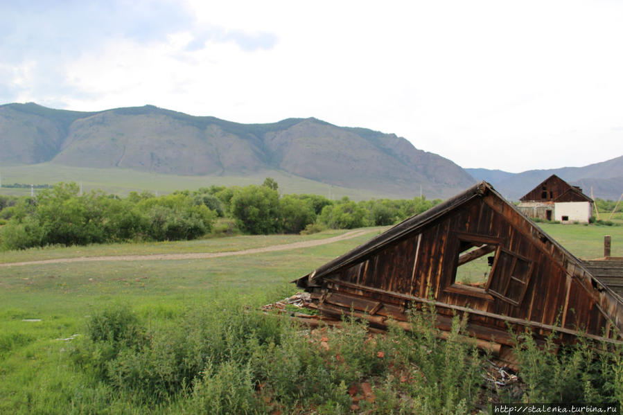 Заброшенный рыбсовхоз, недалеко от д.Сарма. озеро Байкал, Россия