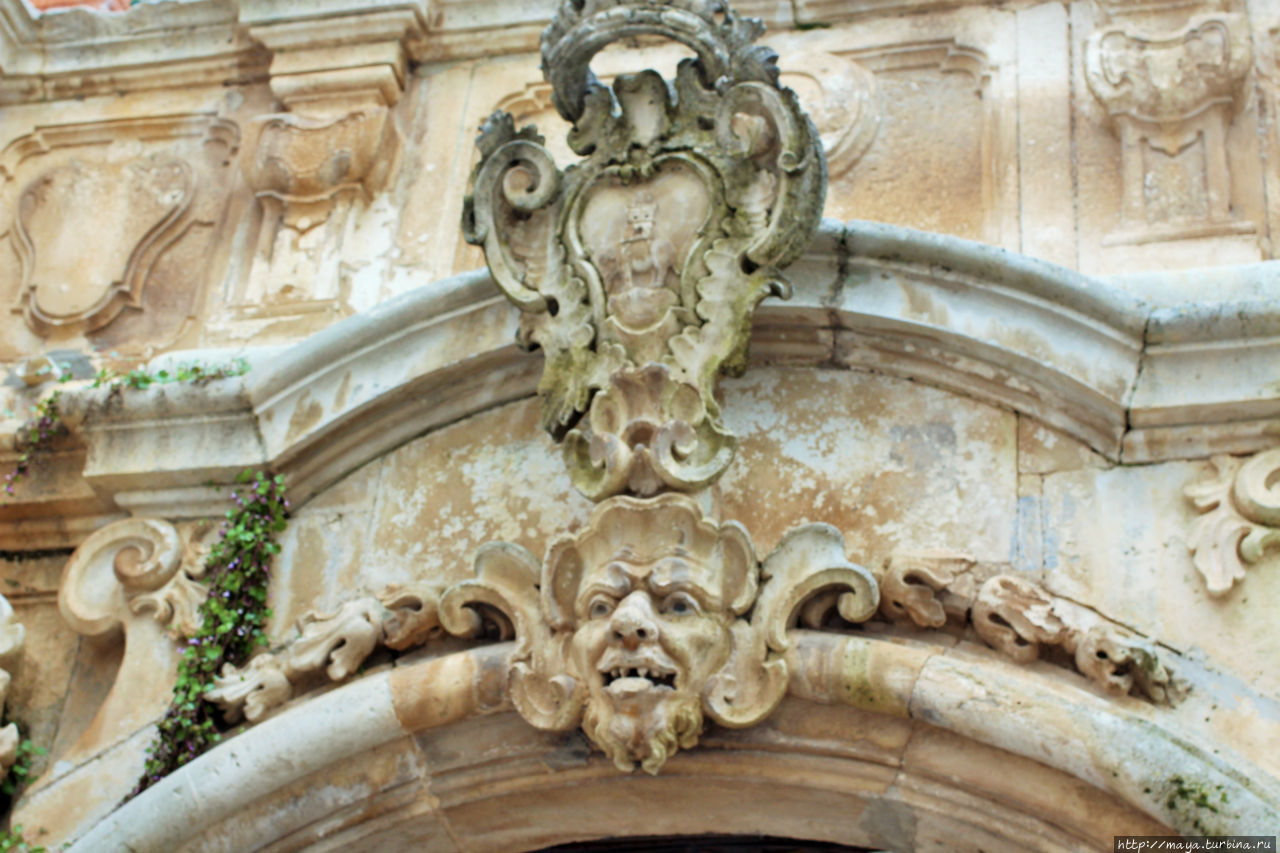 дворец Морелли, детали Локоротондо, Италия