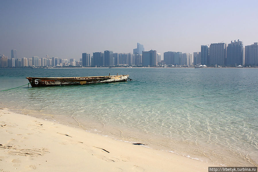 Корниш набережная абу. Набережная Corniche Абу Даби. Пляж Корниш Абу-Даби. Набережная Корниш в Абу-Даби.