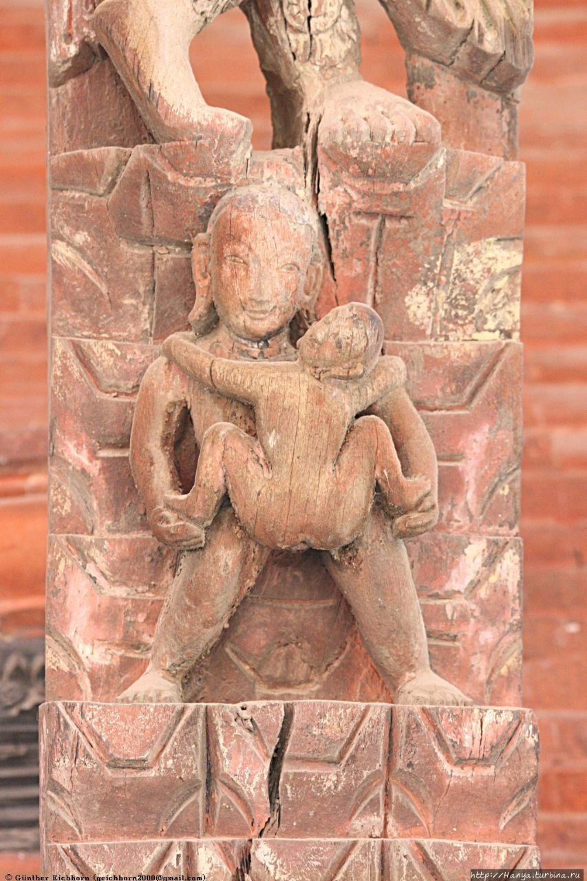 Резные детали распорок храма Джаган Нараян. Из интернета Резные детали распорок храма Джаган Нараян. Из интернета