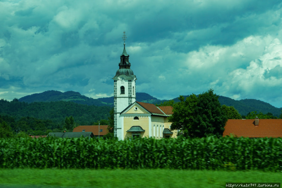 Логарская долина и автофейл в Любляне Юлийские Альпы, Словения