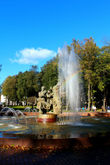 В этом же парке находится и главный фонтан города — Садко и царевна Волхова. А раньше здесь был тоже фонтан, но с бюстом Сталина в центре. Нынешний очень красив!