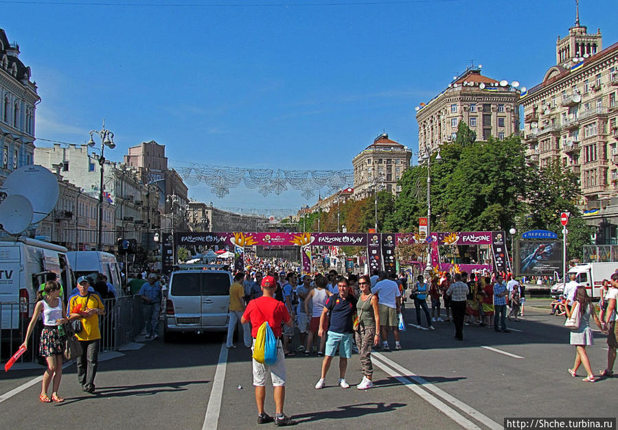 приближаюсь в фан-зоне Киев, Украина