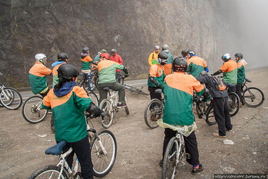 На велосипедах по Дороге Смерти в Боливии Ла-Пас, Боливия