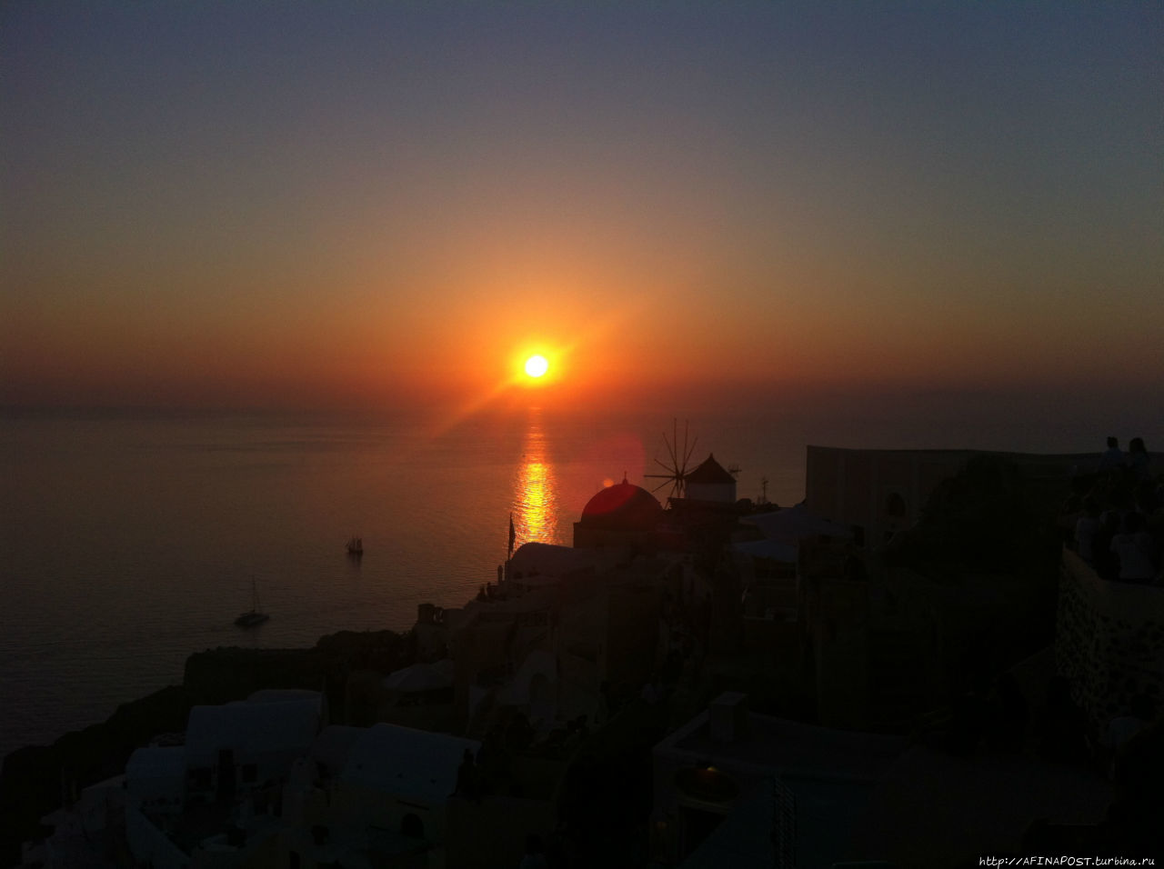 Изумительная Ия или аплодисменты Солнцу Ия, остров Санторини, Греция