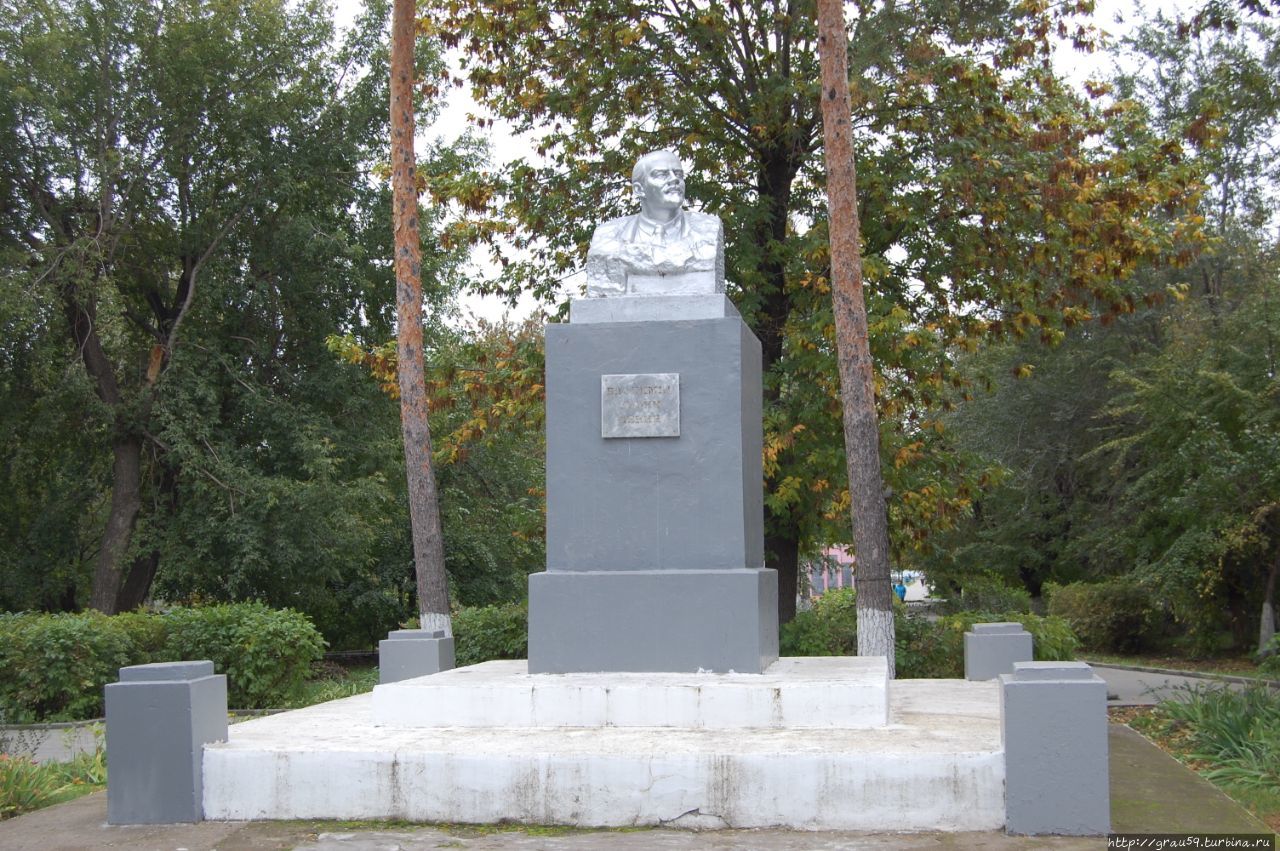 Бюст В.И.Ленина / Bust of Lenin