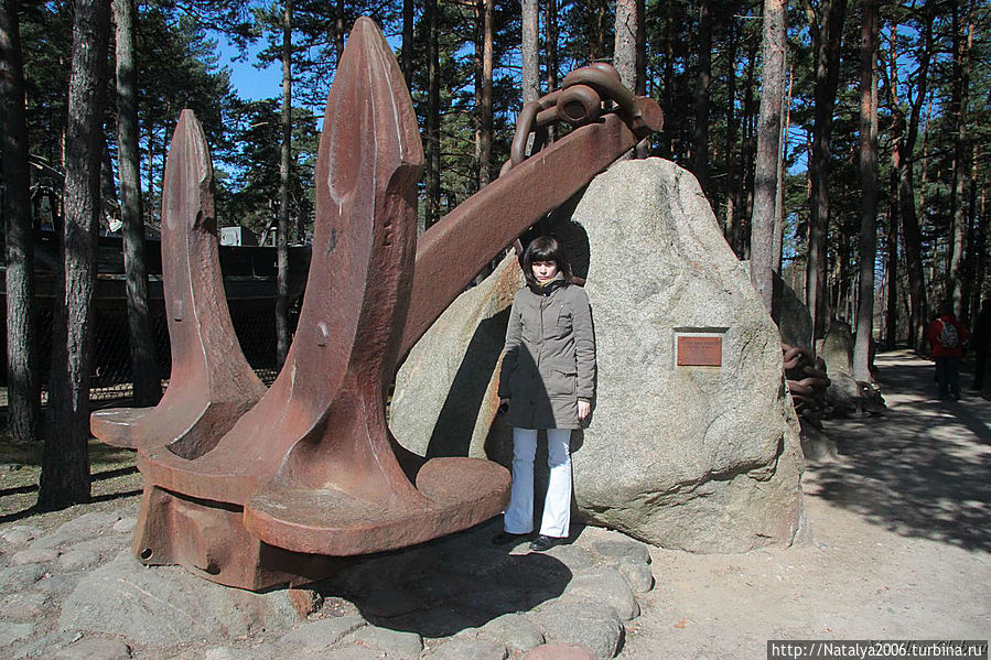 Аллея якорей в Приморском парке Вентспилса. Латвия