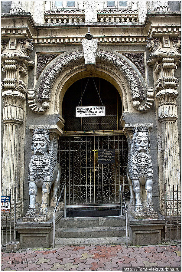 Сдается мне, что это какой-то музей...
* Мумбаи, Индия