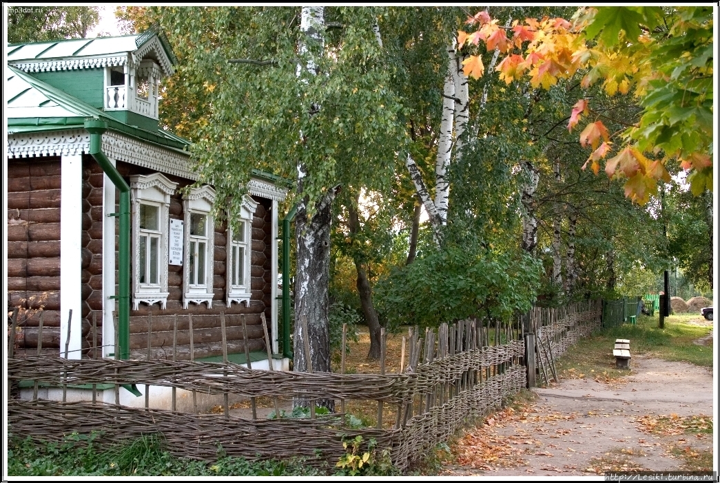 Фото пришлось взять из интернета, так сфотографировать самостоятельно не было возможности из-за неимоверного количества народу вокруг . Константиново, Россия