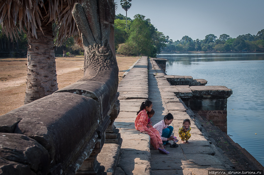 Таинственный город в джунглях Камбоджи Ангкор (столица государства кхмеров), Камбоджа