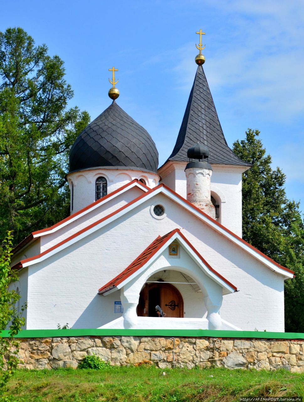Церковь Святой Троицы Поленово (Бехово), Россия