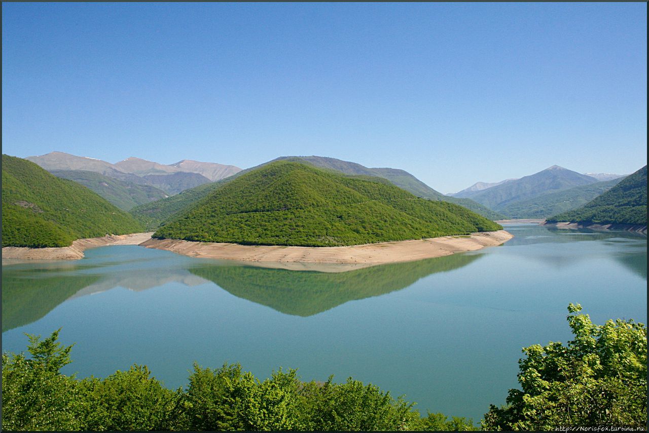Жинвальское водохранилище Грузия