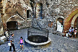 В замке есть собственный тридцатиметровый колодец, который вырыли пленные турки.